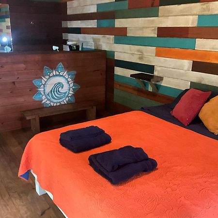 Bed and Breakfast Surf Break At Paunch Bocas del Toro Esterno foto