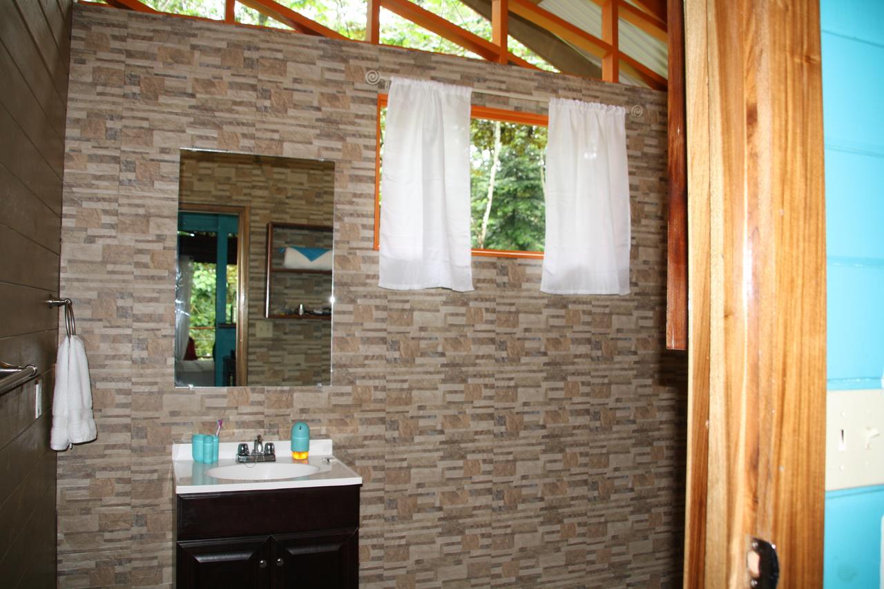 Bed and Breakfast Surf Break At Paunch Bocas del Toro Esterno foto
