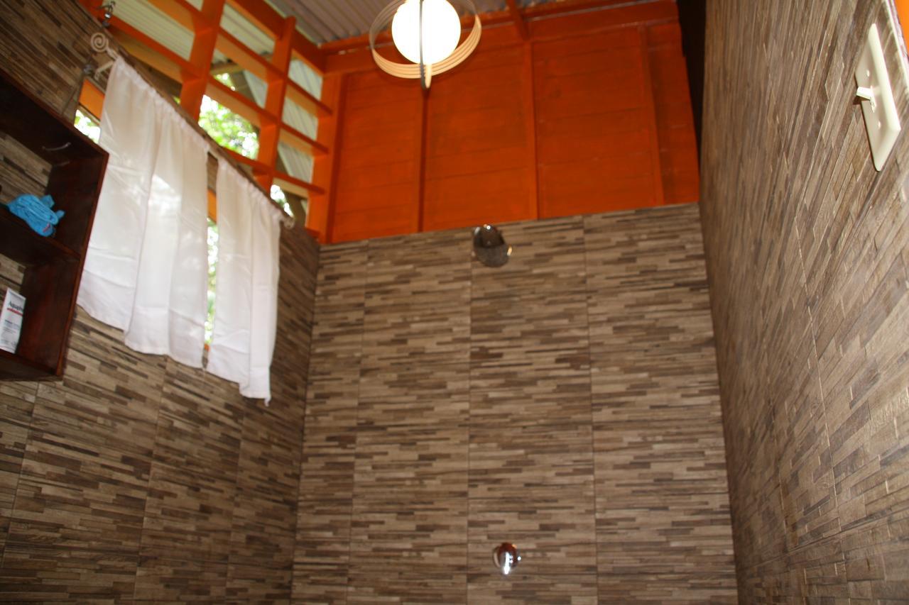 Bed and Breakfast Surf Break At Paunch Bocas del Toro Esterno foto