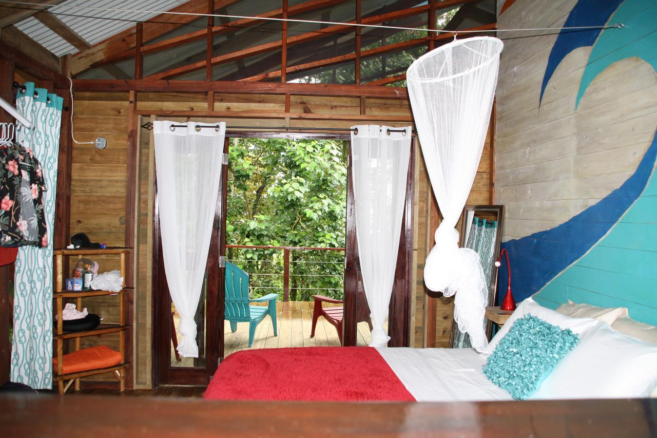 Bed and Breakfast Surf Break At Paunch Bocas del Toro Esterno foto