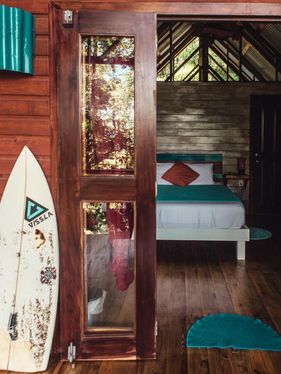 Bed and Breakfast Surf Break At Paunch Bocas del Toro Esterno foto